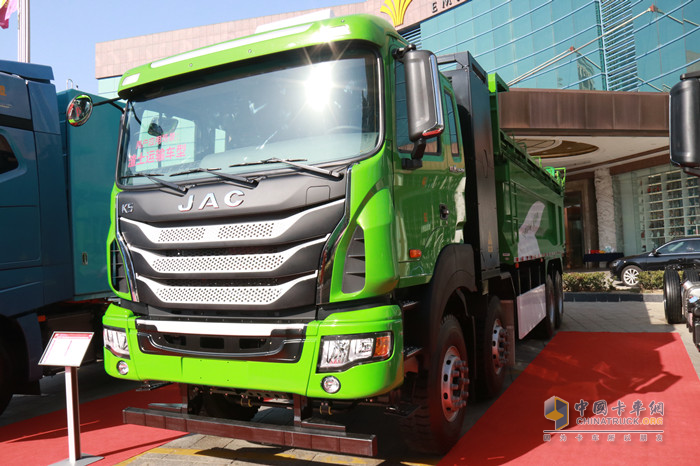 格爾發(fā)8×4純電動(dòng)換電渣土車(chē)