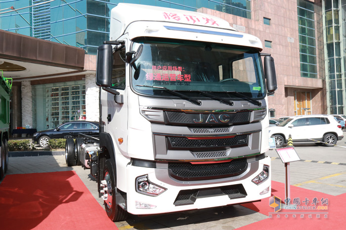 格爾發(fā)4×2混合動(dòng)力載貨車(chē)