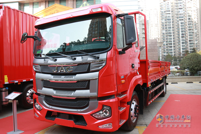 格爾發(fā)4×2?；穾竭\(yùn)輸車(chē)底盤(pán)