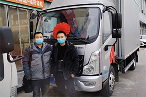 “服裝物流達人”韋新春：輕卡跑長途就選領(lǐng)航M5 開得舒服、賺得更多
