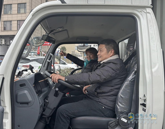 從純電換到混動(dòng) 長沙楊師傅夫婦這么評價(jià)“混動(dòng)1號(hào)”駿鈴聚寶盆！