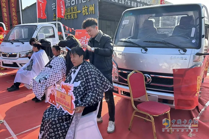 斬獲訂單19臺！東風(fēng)輕型車為卡友運輸添彩頭
