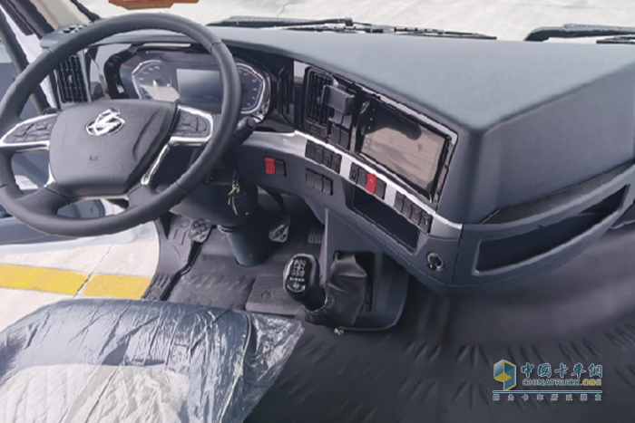 乘龍H5 8×4充電攪拌車，帶你告別油價(jià)焦慮