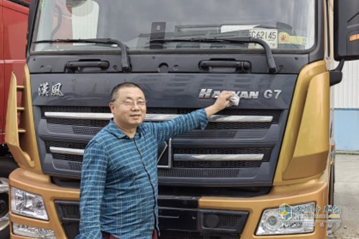 七年時(shí)間，施先生攜手徐工漢風(fēng)成為車隊(duì)老板