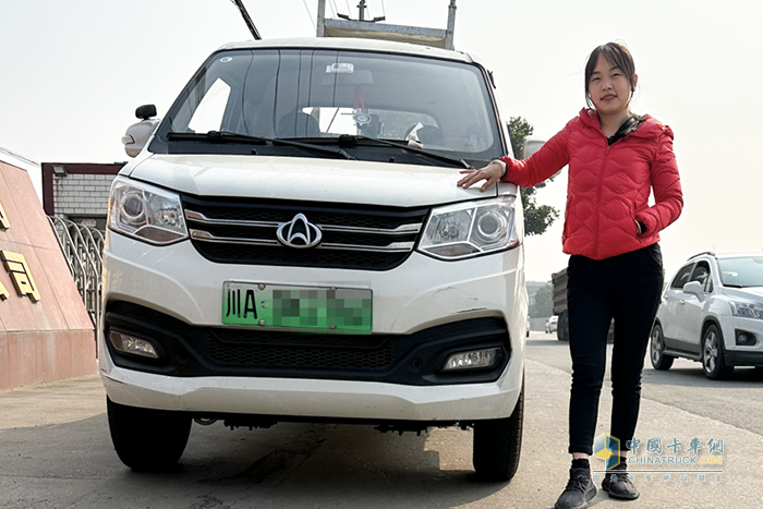 婦女節(jié)禮贊 來(lái)看一位97年長(zhǎng)安跨越車主展現(xiàn)女貨運(yùn)司機(jī)風(fēng)采