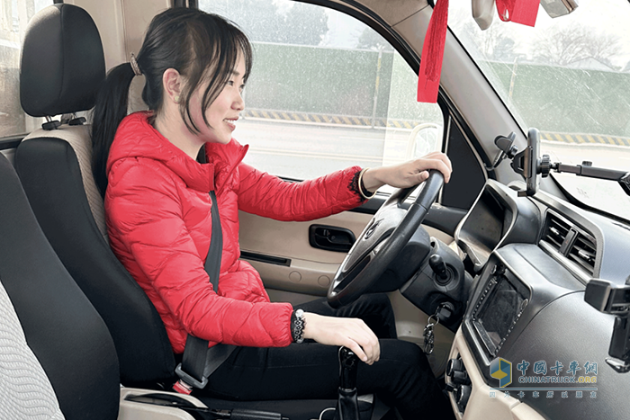 婦女節(jié)禮贊 來(lái)看一位97年長(zhǎng)安跨越車主展現(xiàn)女貨運(yùn)司機(jī)風(fēng)采