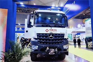 梅賽德斯-奔馳Arocs多功能醫(yī)療搶救單元車亮相四川健博會(huì)