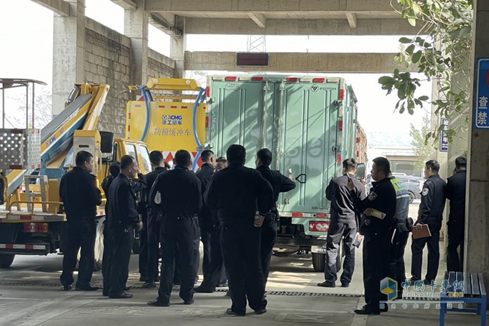 讓出行更安全，奧鈴M卡成為海口“亮尾行動(dòng)”教案車