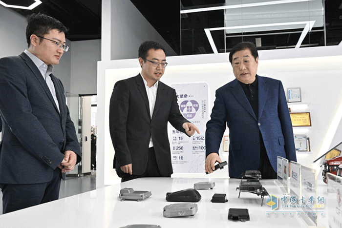 譚旭光：科技不能用資本包裝，青年科學(xué)家要清楚財富不是從天上掉下來的！