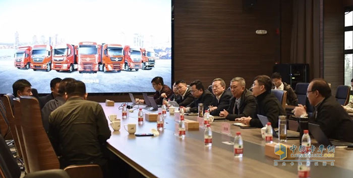 杠杠的！東風(fēng)商用車再獲300輛危險品牽引車采購大單！