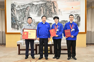譚旭光：以勞模精神、勞動精神、工匠精神創(chuàng)造高質量發(fā)展新業(yè)績！