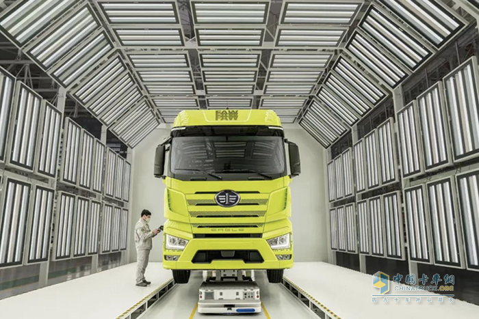 百輛J7牽引車(chē)首次出口海外 解放加速駛向“世界一流”新征程