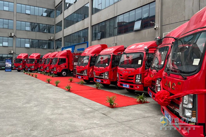 高效節(jié)油、多拉快跑，首批20臺威鈴K6車輛交付用戶！