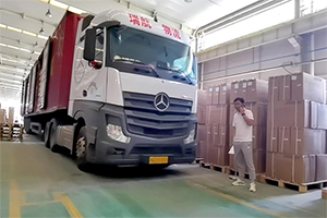 “復(fù)購者”王飛：想掙錢，買奔馳