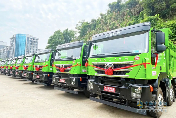 十年用車(chē) 就選紅巖，紅巖杰獅C6自卸車(chē)批量交付湖南懷化用戶(hù)