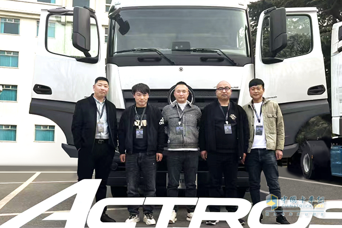 坐擁3輛奔馳Actros，張保軍成運輸圈“卷王”