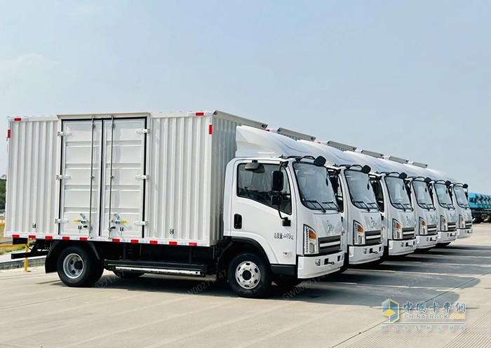 長(zhǎng)征汽車(chē)首批交付西南市場(chǎng)的100臺(tái)新能源輕卡訂單
