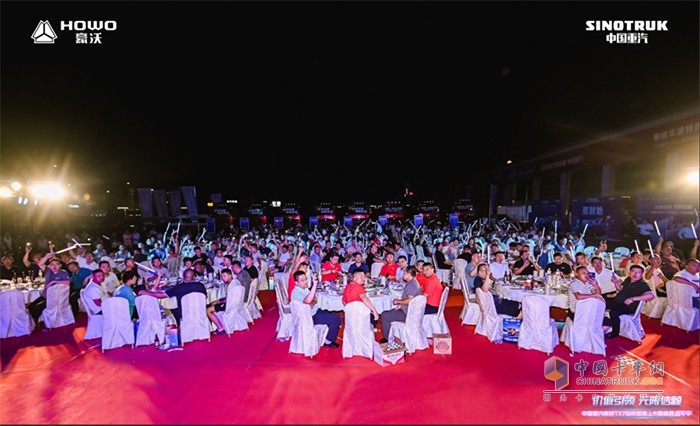 冠縣沸騰夜！中國重汽豪沃TX7星耀上市，現(xiàn)場認(rèn)購高達(dá)267輛