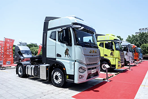 快遞快運(yùn)“新星”，跑長(zhǎng)途就選江淮星耀X7 4×2牽引車！