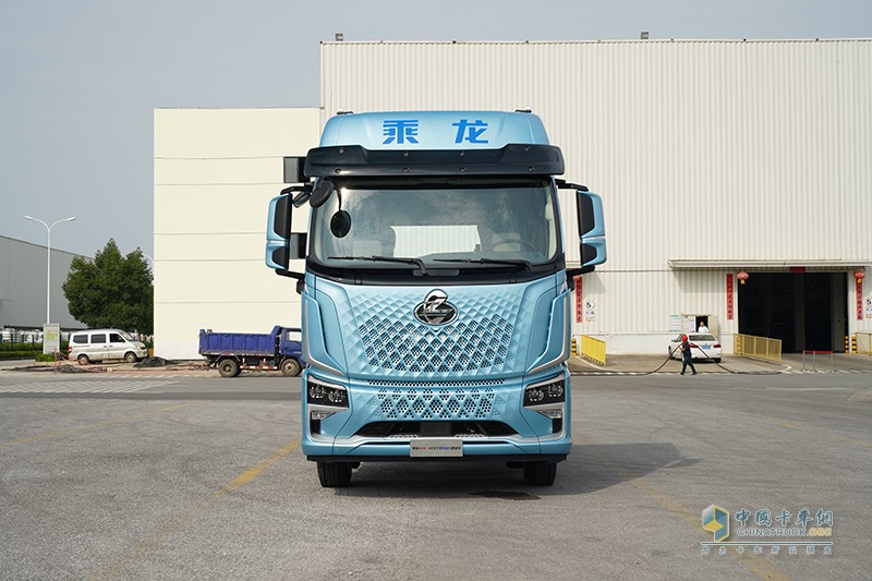 東風(fēng)柳汽 乘龍H5V 290馬力 6X2 氫燃料載貨車(chē)