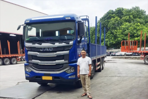 喜提格爾發(fā)載貨車，駕駛后，鄧老板終于說出心里話
