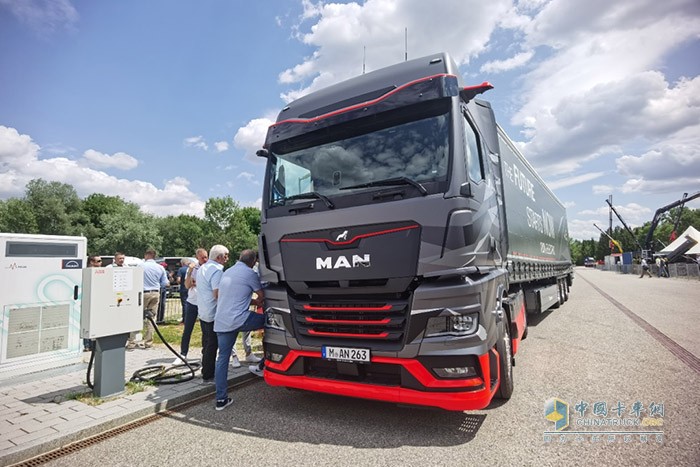 曼恩電動(dòng)重卡eTruck在2023曼恩卡車技術(shù)節(jié)上再度亮相