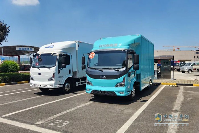 慶鈴EVM600純電動輕卡，一舉奪獲輕型貨廂組（輕卡組）全能金獎、最佳節(jié)能能力獎、最佳續(xù)航能力獎、最佳動力性能獎、最佳制動性能獎五項大獎。