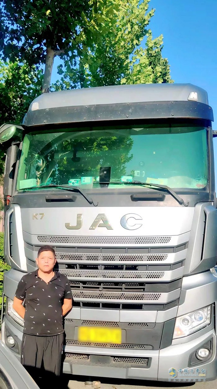 江淮跨越K7 6×4牽引車還經(jīng)過百萬公里超長里程驗證、擁有10萬公里以上長保養(yǎng)，實實在在幫卡友降低保養(yǎng)維護費用。