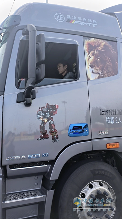 疆煤外運戰(zhàn)場，歐曼GTL500燃氣車助陣，氣場全開！