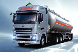 安全 可靠 節(jié)氣 豪沃TH7危險品燃氣牽引車批量交付寧夏