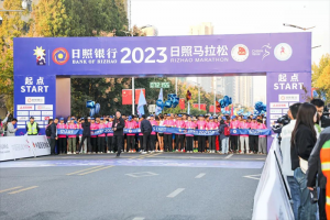 賽事官方唯一指定用車 飛碟汽車與跑友們共赴“日馬”之約！