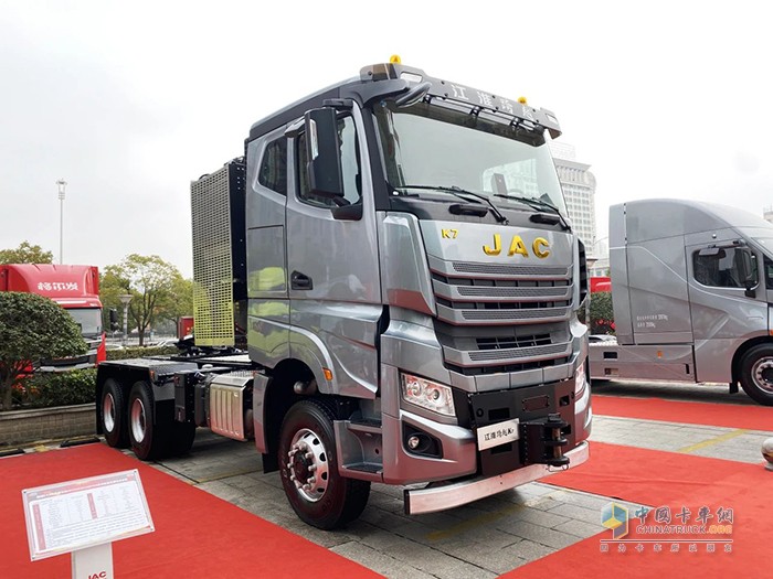 江淮重卡牽引車天團(tuán)，耀世登場！