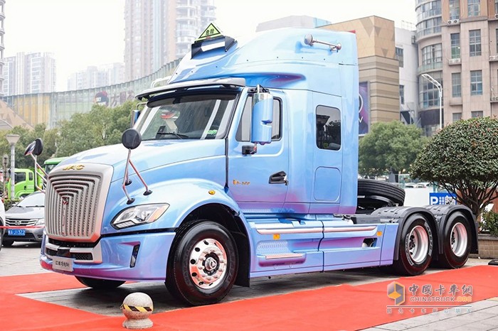 江淮重卡牽引車天團(tuán)，耀世登場！
