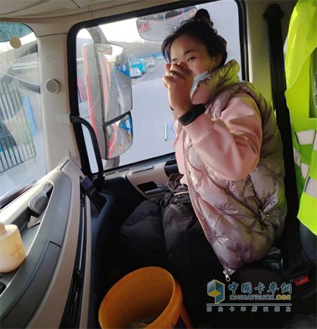 一車、兩人、三餐、四季，他說(shuō)：東風(fēng)車是夫唱婦隨的好拍檔