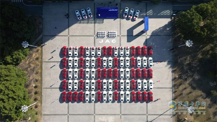 2023年，江汽集團(tuán)萬(wàn)臺(tái)乘用車(chē)出口阿聯(lián)酋