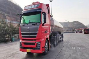 寧夏奶罐車(chē)車(chē)主馬先生鐘情重汽豪沃TH7