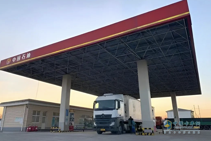 從“冷鏈村”到“奔馳村”，他們?yōu)楹芜x擇奔馳卡車？