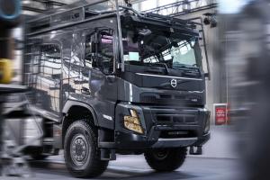 強強聯(lián)合！沃爾沃卡車與德野攜硬核新品亮相房車展