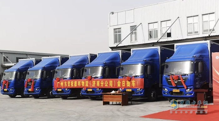 雙喜臨門，搭載東風(fēng)康明斯發(fā)動(dòng)機(jī)車輛又雙叒叕交付客戶