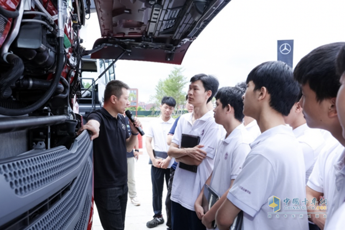 促進(jìn)職教發(fā)展 培育能工巧匠 梅賽德斯-奔馳卡車助力職業(yè)技術(shù)人才培養(yǎng)