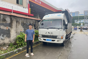 福建廈門陳師傅：百萬(wàn)公里“護(hù)衛(wèi)”塑料管材運(yùn)輸，大家都搶著開(kāi)江淮1卡駿鈴