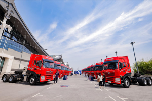 東風(fēng)商用車2024上半年燃?xì)廛囦N量搶眼，位居行業(yè)前列