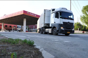 溫長偉：領(lǐng)鮮秘訣 全靠奔馳卡車“高手”護航