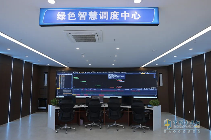一帶一路綠色交通升級新范式，長征百臺雙電機純電牽引車交付新疆