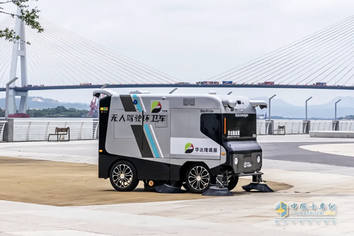 潮汕圈首秀，文遠(yuǎn)知行無(wú)人駕駛掃路機(jī)S1駛?cè)霃V東汕頭