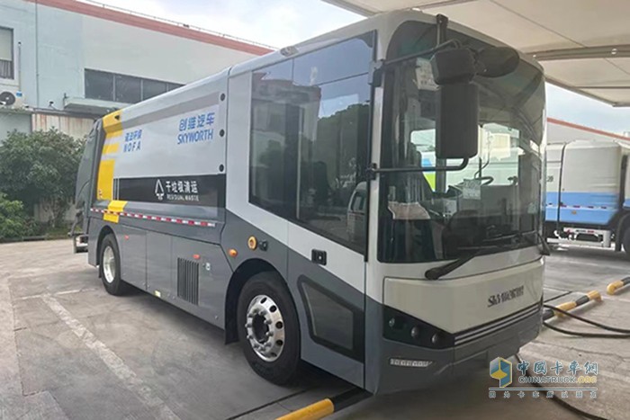 上海松江：垃圾車與“公交車”融為一體？這款新能源壓縮式垃圾車科技性能大有看頭