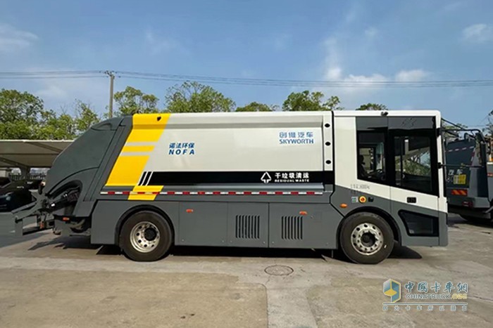 上海松江：垃圾車與“公交車”融為一體？這款新能源壓縮式垃圾車科技性能大有看頭