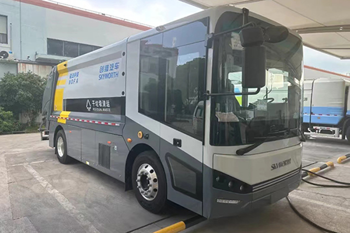 上海松江：垃圾車(chē)與“公交車(chē)”融為一體？這款新能源壓縮式垃圾車(chē)科技性能大有看頭