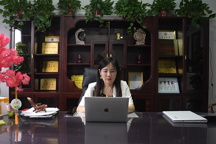 【發(fā)現(xiàn)信賴】綠色創(chuàng)領(lǐng)，比亞迪混動輕卡與劉華共展未來