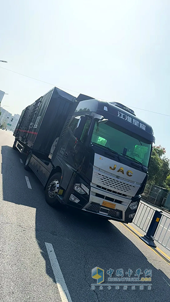 快遞車主的真實(shí)聲音！江淮重卡，雙十一路上的得力伙伴